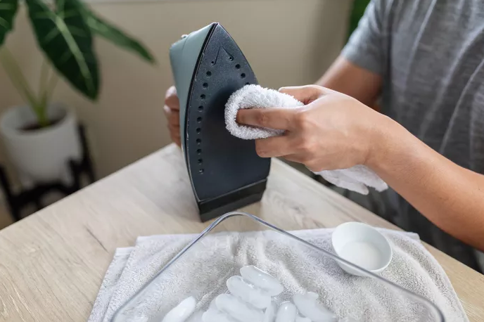 how to clean an iron plate with baking soda