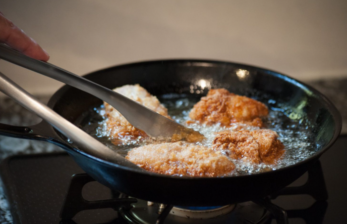 Are cast iron skillets good for deep frying